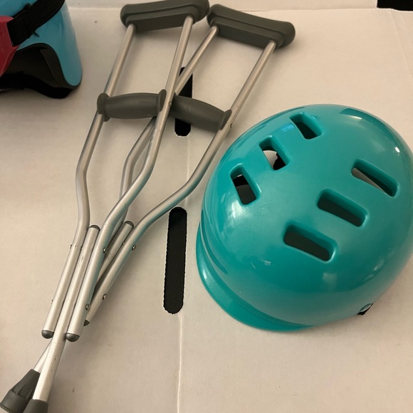 Doll Ski and Snowboard Set with Helmets - Picture 4 of 4